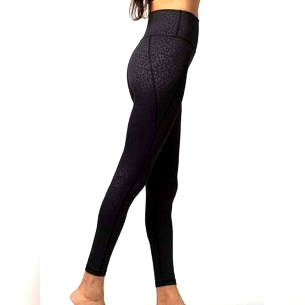 NWOT, Vie Active, Lana 7/8 Legging - Black Leopard Embossed, Size: Medium